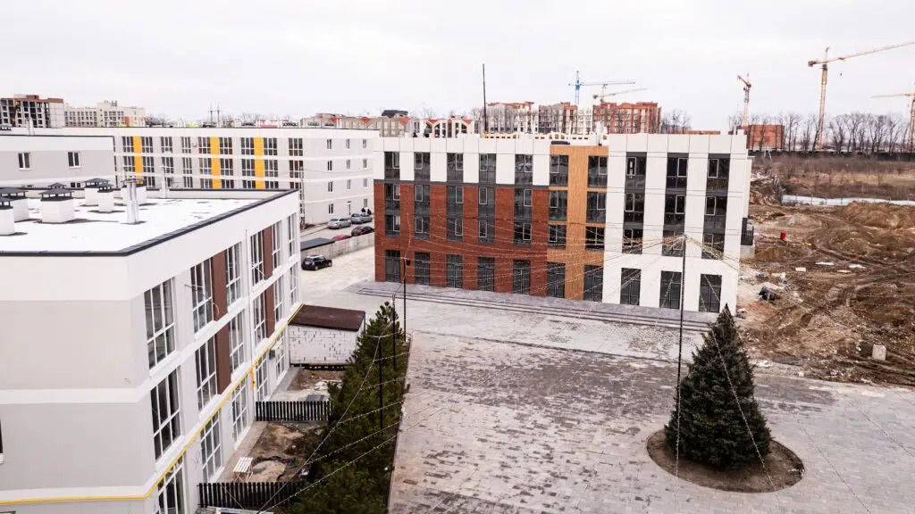 Вишневе, Крюківщина, Святопетрівське